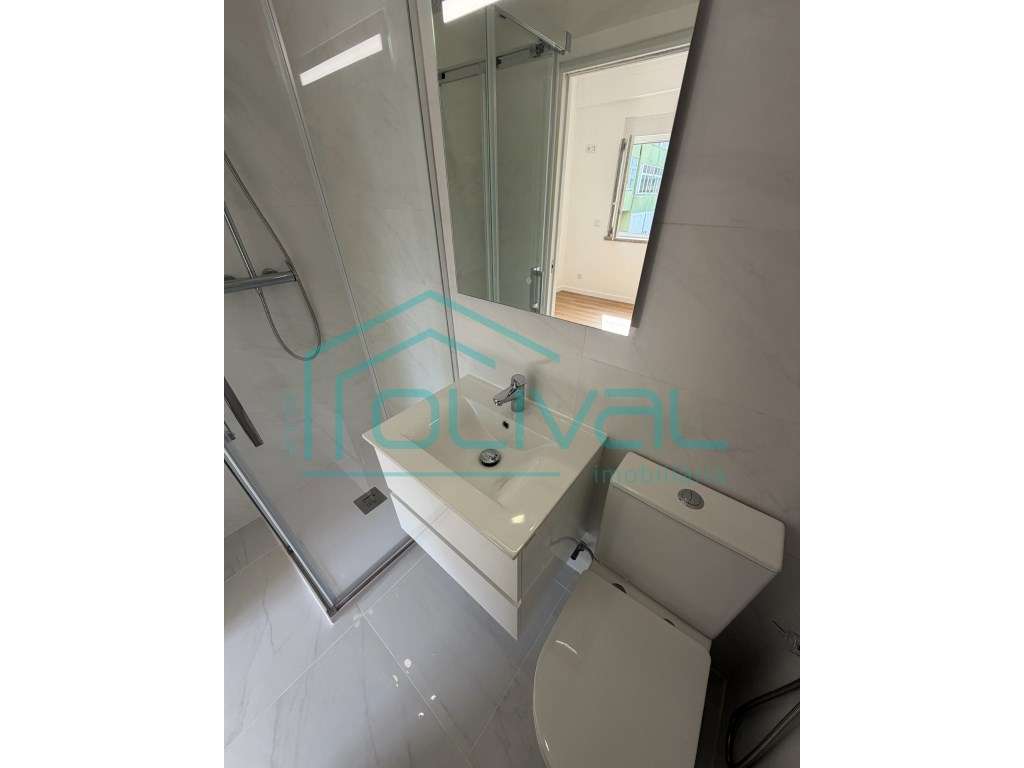 Alverca apartamento de Tipologia T3 totalmente renovado-20