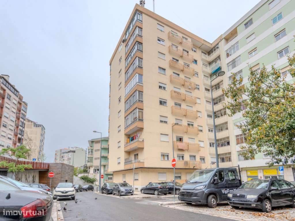 Apartamento T2 no Cacém com Arrecadação | Junto à Estação-24