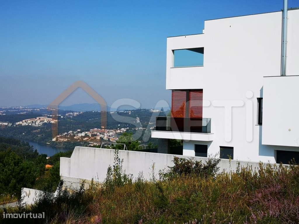 Terreno para construção moradia 4 frentes próximo ao Douro - Grande imagem: 4/9