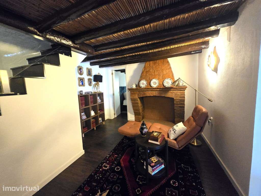 Moradia T5 Moderna com Piscina Aquecida e Garagem para 4 Carros-9