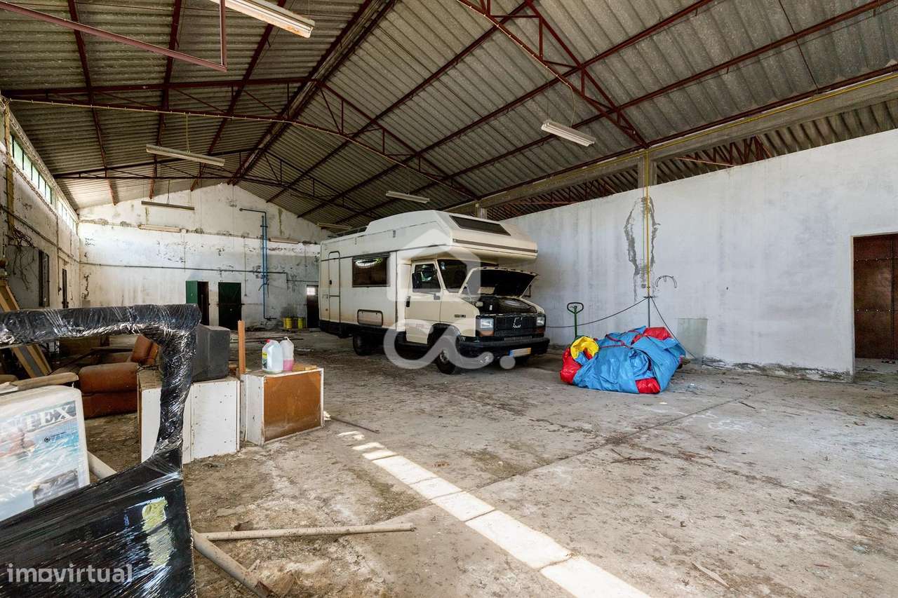 Terreno de 2000m2 com dois Armazéns e viabilidade de construção para 1 - Grande imagem: 5/27