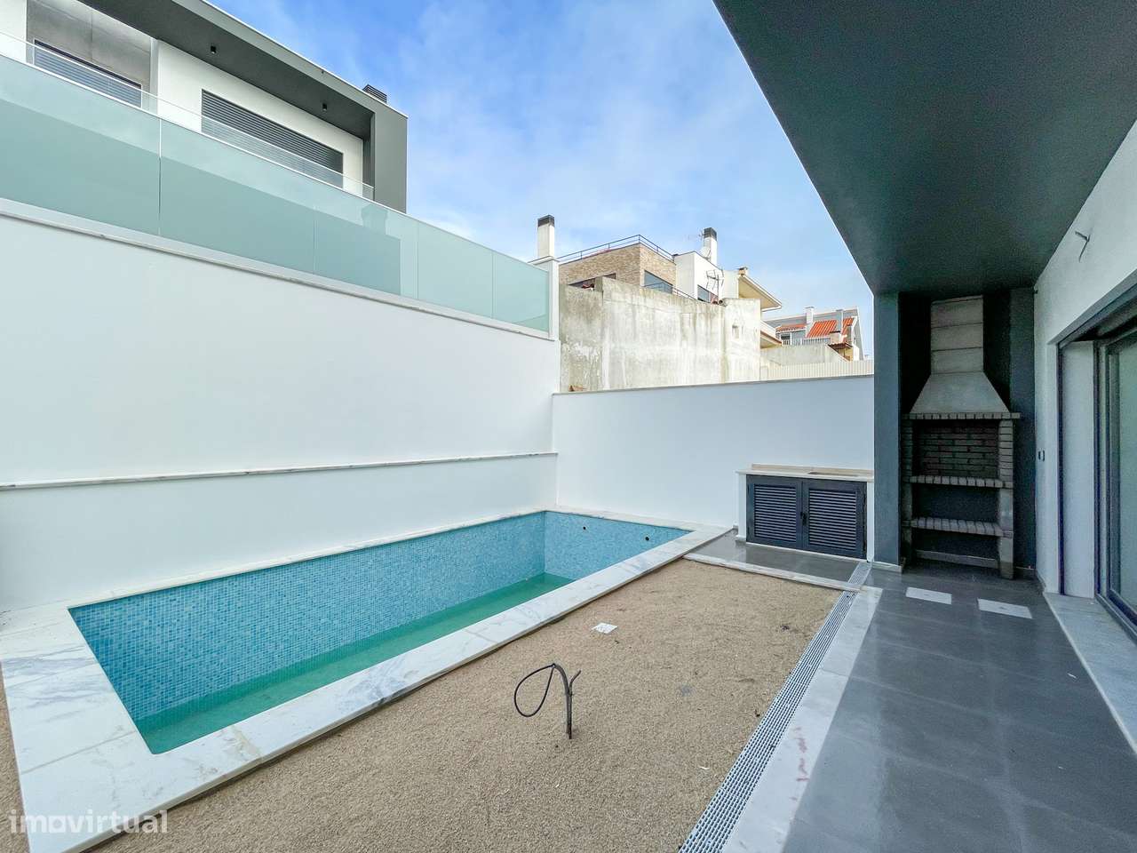 Moradia T4 com Piscina - Santa Iria de Azoia (Bairro da Salvação)-32