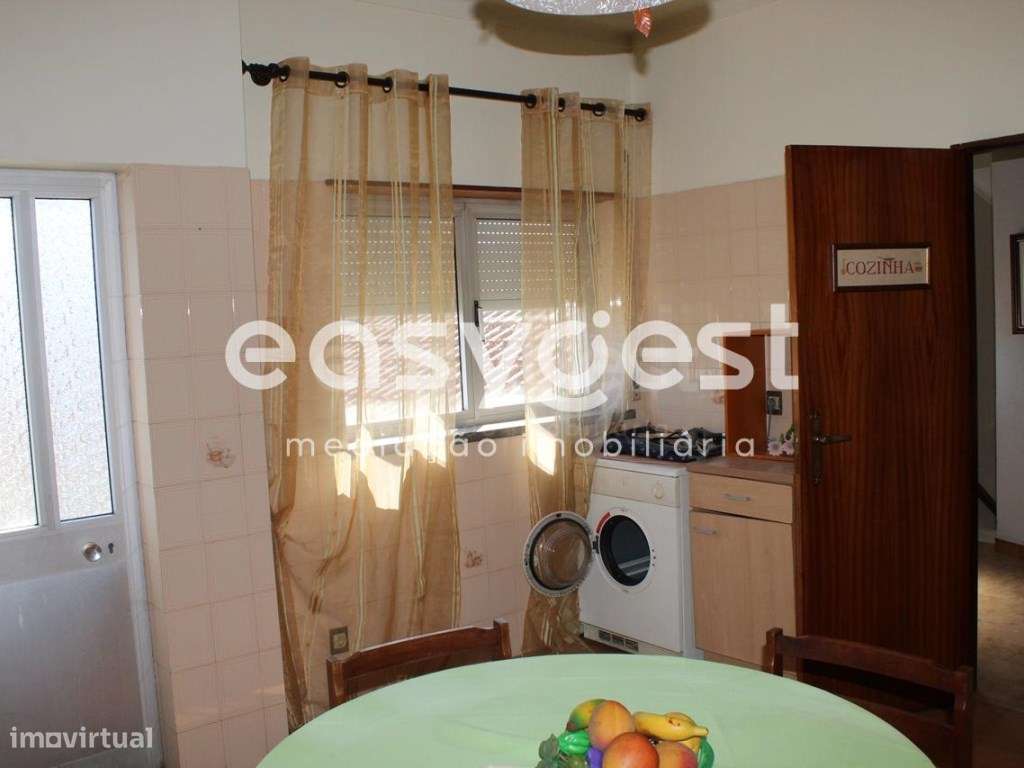 Moradia de dois pisos a poucos quilómetros do Santuário de Fátima - Grande imagem: 4/57