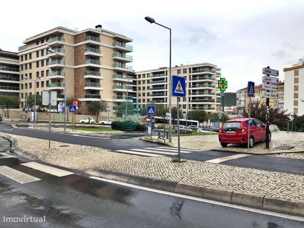 Loja ampla com 420m2 em Odivelas - Grande imagem: 2/14