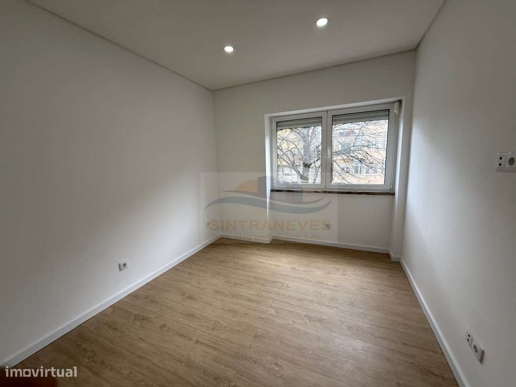 T3 Remodelado com Suíte e Varandas - Odivelas - Grande imagem: 3/14