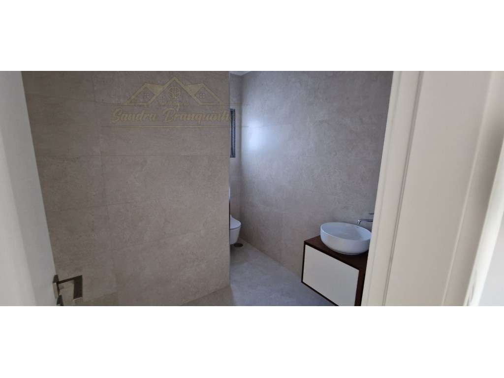 Apartamento T4 com garagem - Grande imagem: 4/38