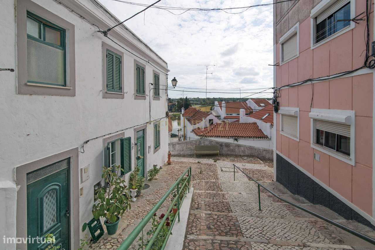 Prédio com dois apartamentos T2 independentes (sem inquilinos) | Alcác - Grande imagem: 4/36