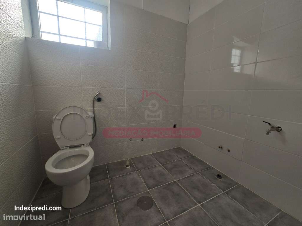 Investidores - Excelente loja com muita luz natural. - Arrendado-6