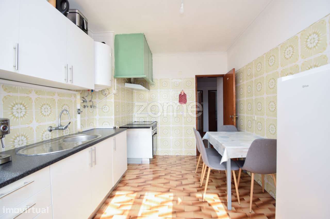 Apartamento T2 à venda no Carregado-16