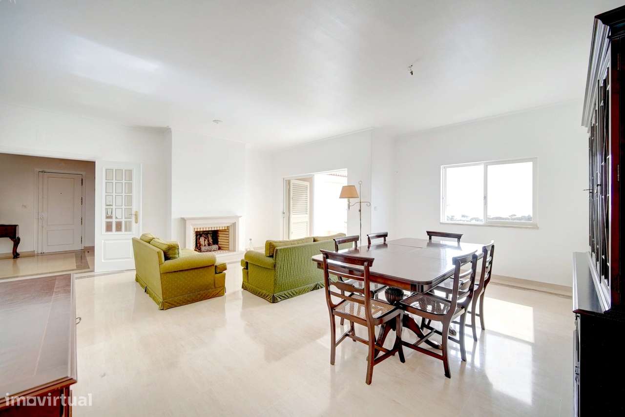 T2 com Vista Mar na Costa da Guia | Último Piso com Garagem Box Dupla-5