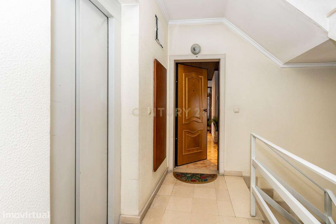 T3 transformado em T2 com 2 varandas e um pequeno terraço com churrasq - Grande imagem: 2/25