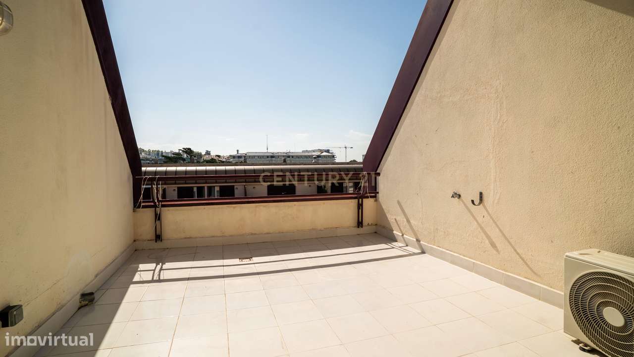 Apartamento T3 com Vista Mar – 5º Andar – A Dois Passos do Casino Esto-38