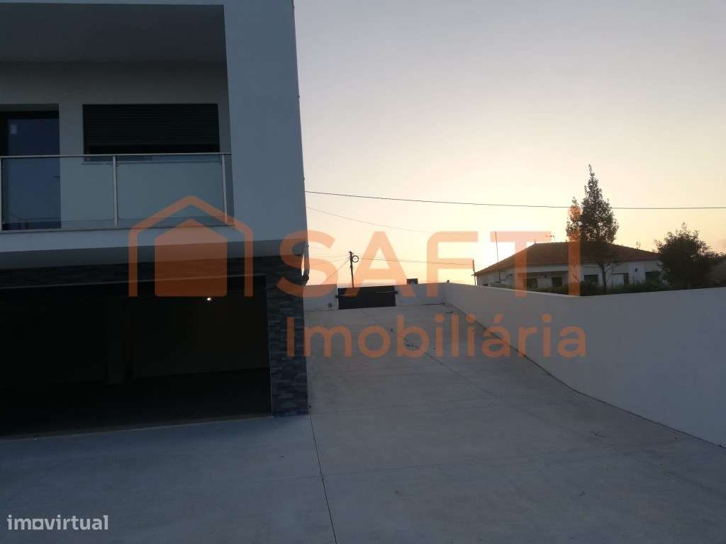 Moradia em banda V4 em Ourém - Grande imagem: 4/33