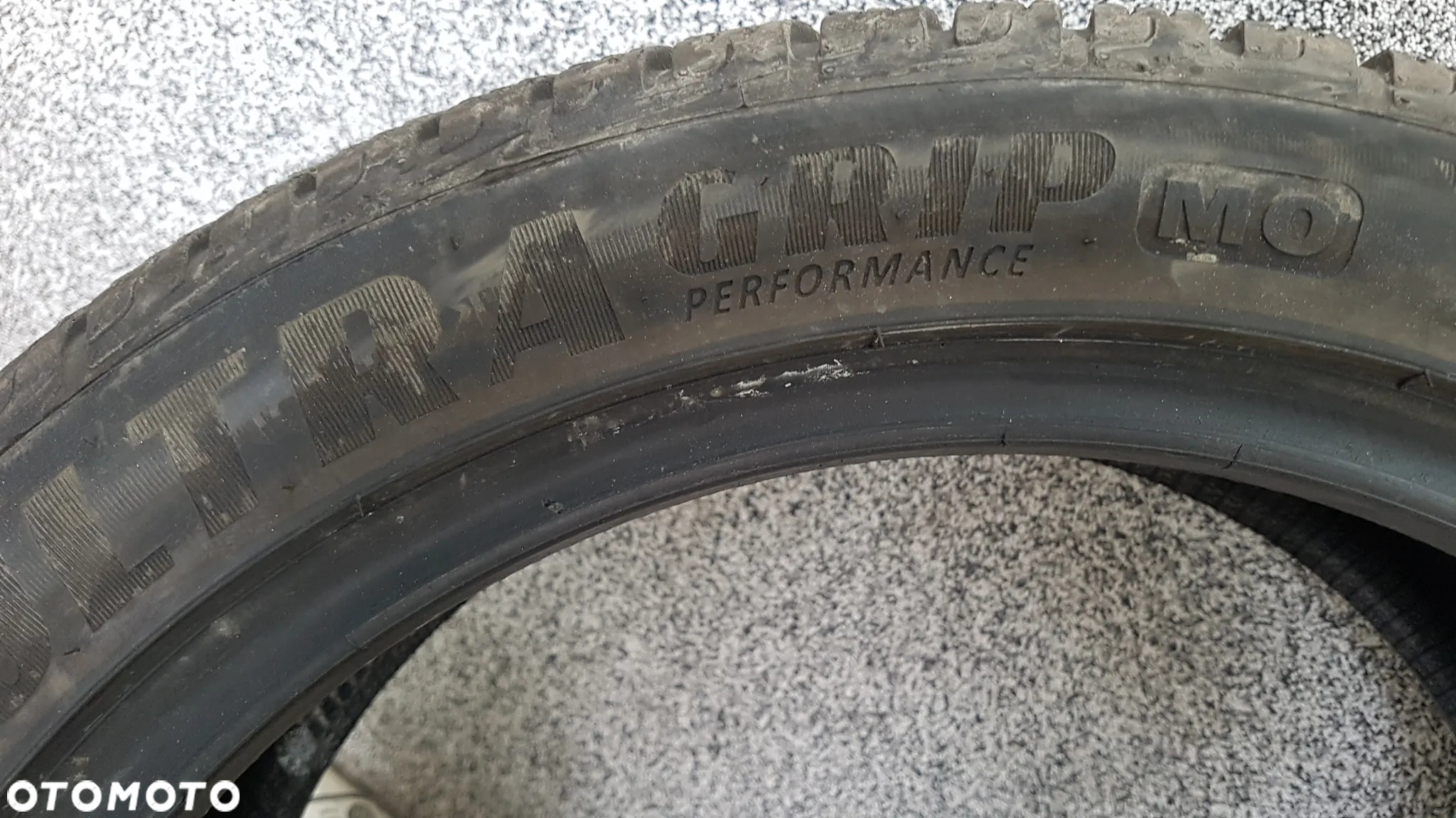 GOODYEAR ULTRA GRIP PERFORMANCE (MO) 225/45R18   225/45/18 - 9