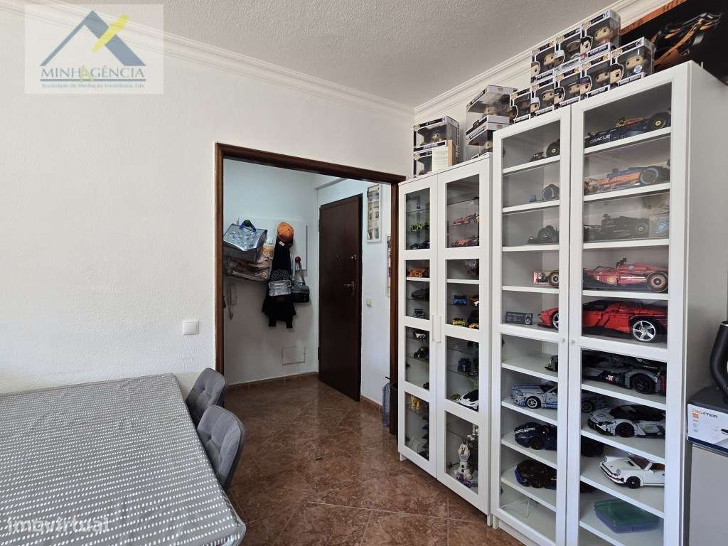 Apartamento T2 com Arrecadação no Vale do Cobro em Setúbal-7