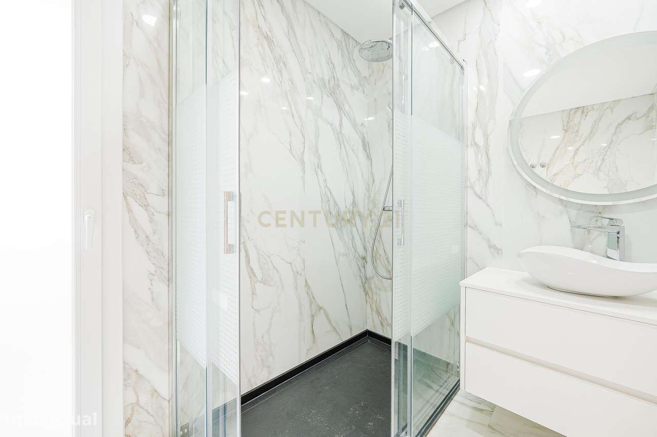 Moradia T4+1 Contemporânea com Piscina-37