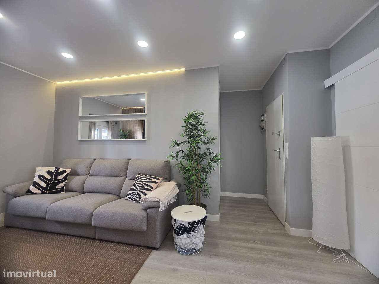 Apartamento T2 Duplex Recuperado - A 70m da Praia do Ouro-34