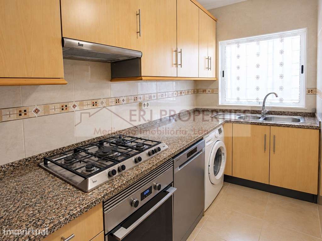 Moradia de Charme em Altura | 3 Quartos, Garagem e a 950 m da Praia-4
