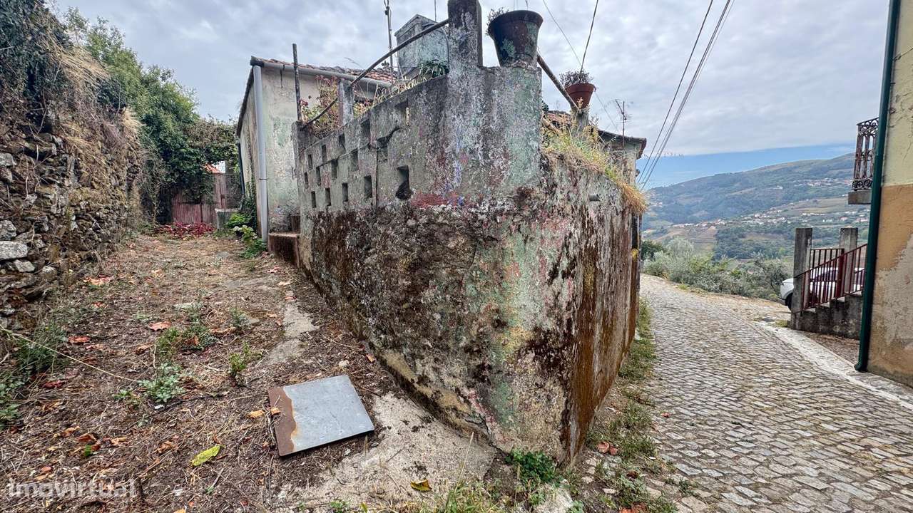 Moradia T3 para restauro Moura Morta, Régua-4
