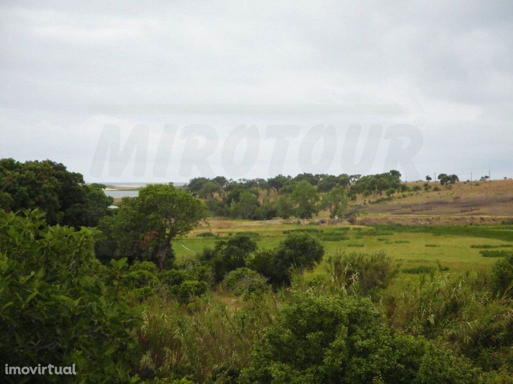 Quinta com vistas deslumbrantes para a Lagoa de Santo André