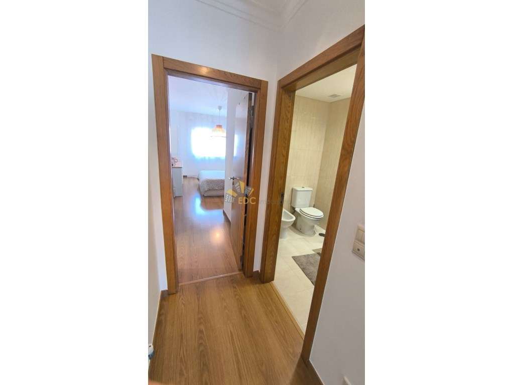 Apartamento Duplex T2+1 com Parqueamento, Arrecadação e Varanda | E...-12