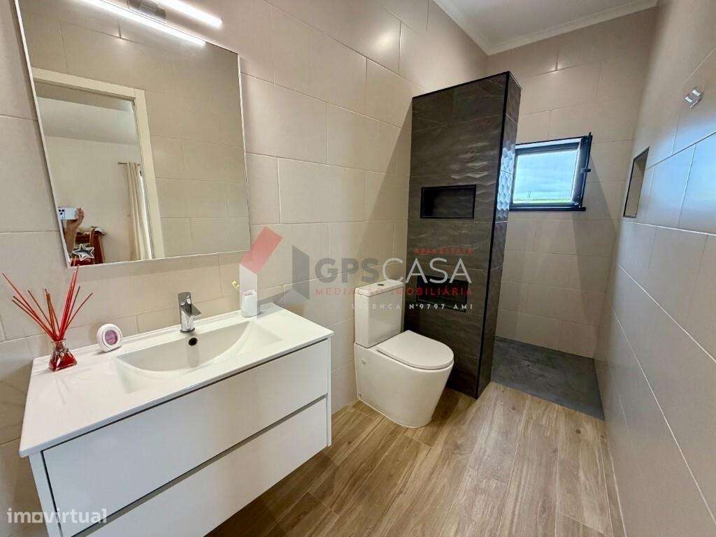 Moradia T3 de arquitetura moderna com excelentes áreas!-12