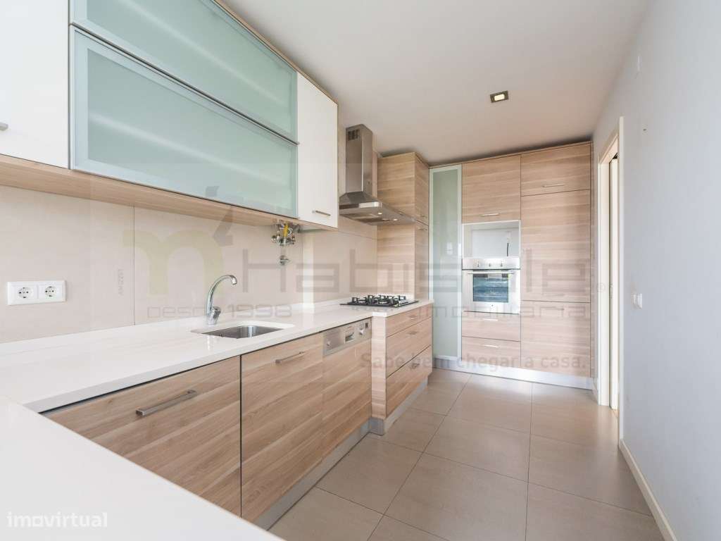 T2+1 Duplex totalmente remodelado no Junqueiro - Grande imagem: 4/30