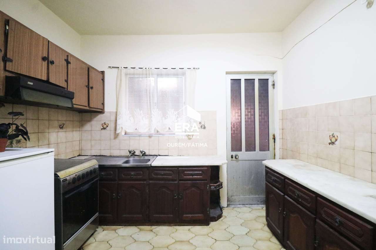 Moradia T4 implantada num terreno com 310 m2 em Rio de Couros - Grande imagem: 5/24