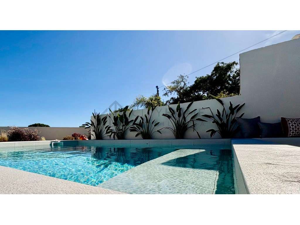 MORADIA DE CHARME COM 4 SUITES INDEPENDENTES E PISCINA-30