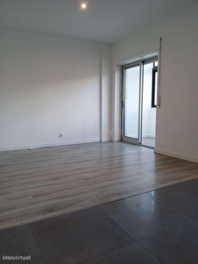 T2 TOTALMENTE REMODELADO EM ODIVELAS - Grande imagem: 5/19