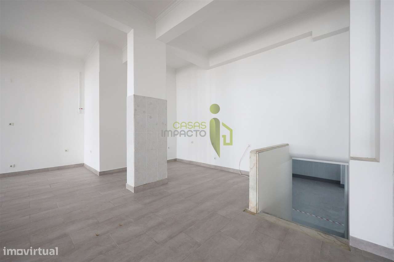 Loja para Venda em Carnaxide | 145 m² de Potencial para o Seu Negócio-7