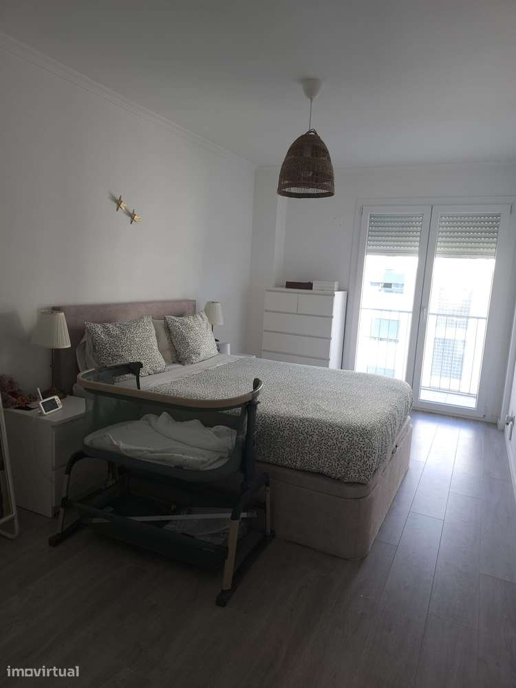 Apartamento T3 com varanda, ar condicionado e elevador-4