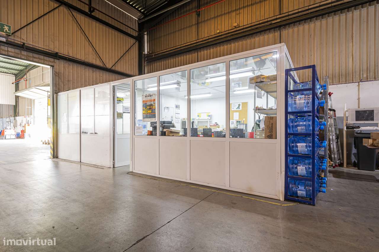 Armazém com 1056m2m2 e pé direito com 8,3m no Pinhal Novo - Grande imagem: 4/12