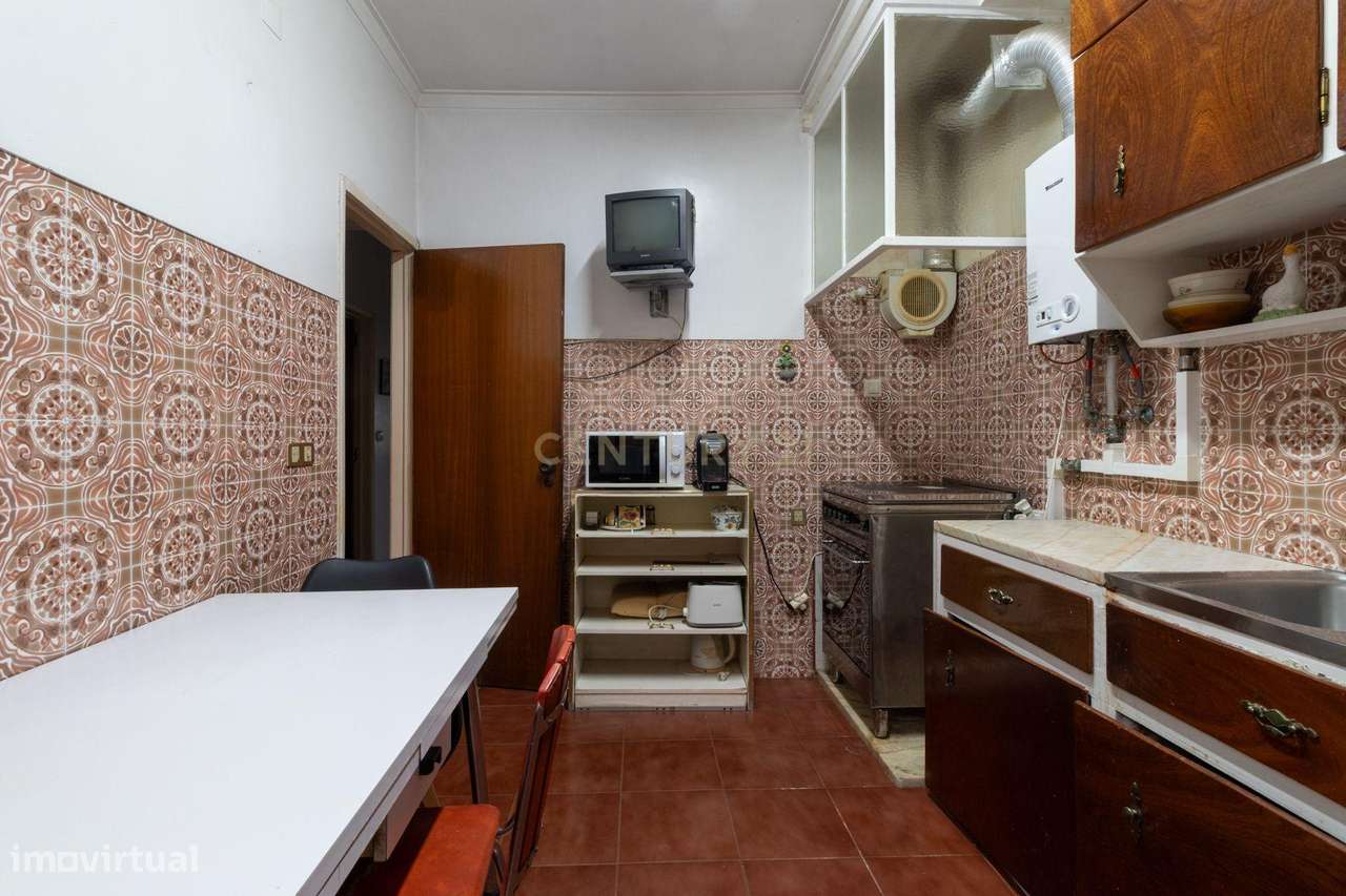 Oportunidade única de investimento em Odivelas – 50% de prédio em prop-26