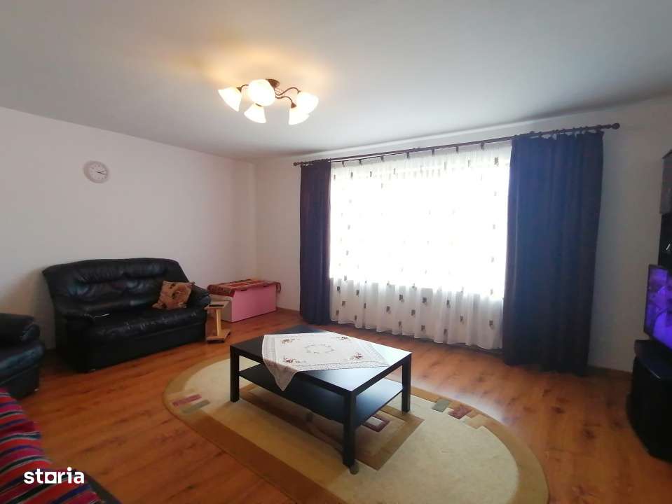 Proprietate alcatuita din imobil si teren generos,Comarnic - Imagine principală: 5/19