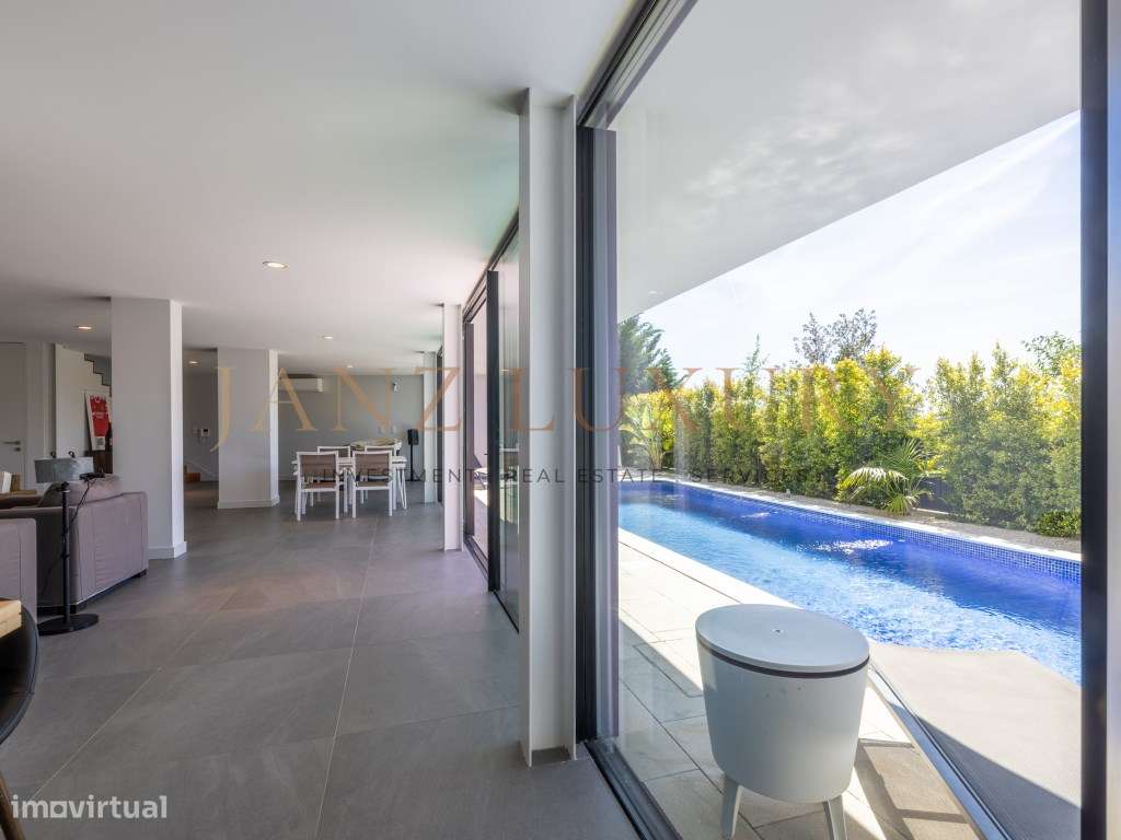 Moradia T4 Contemporânea com Vista Mar Total e Rooftop | Paço de Arcos-41