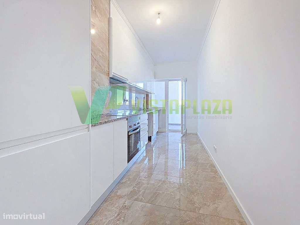 Apartamento T3 com Vista Rio Totalmente Remodelado em Portimão - Grande imagem: 2/25