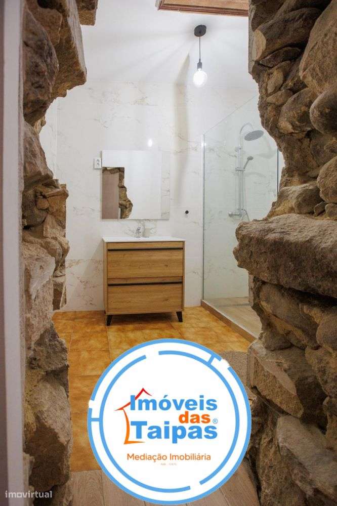 Vende-se Moradia Individual e rés-do-chão - T2-17