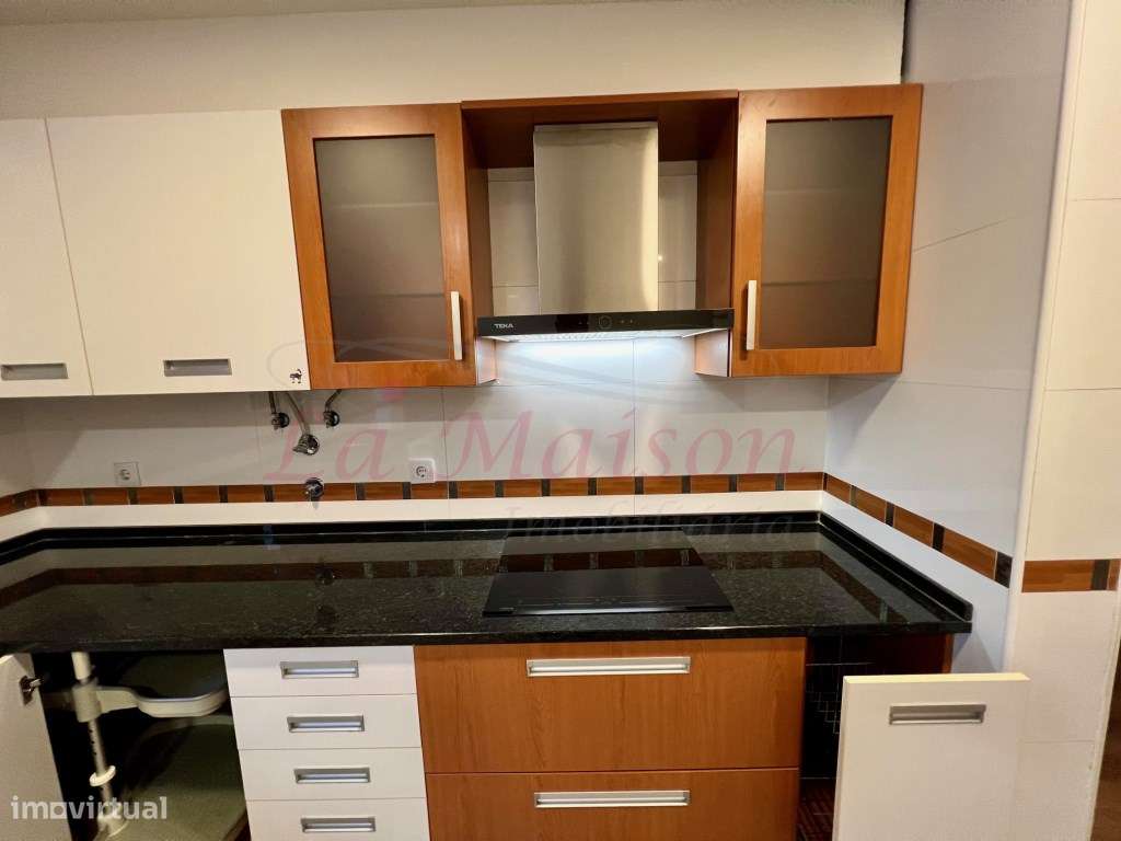 Moradia V4 Duplex no Centro de Loures-36