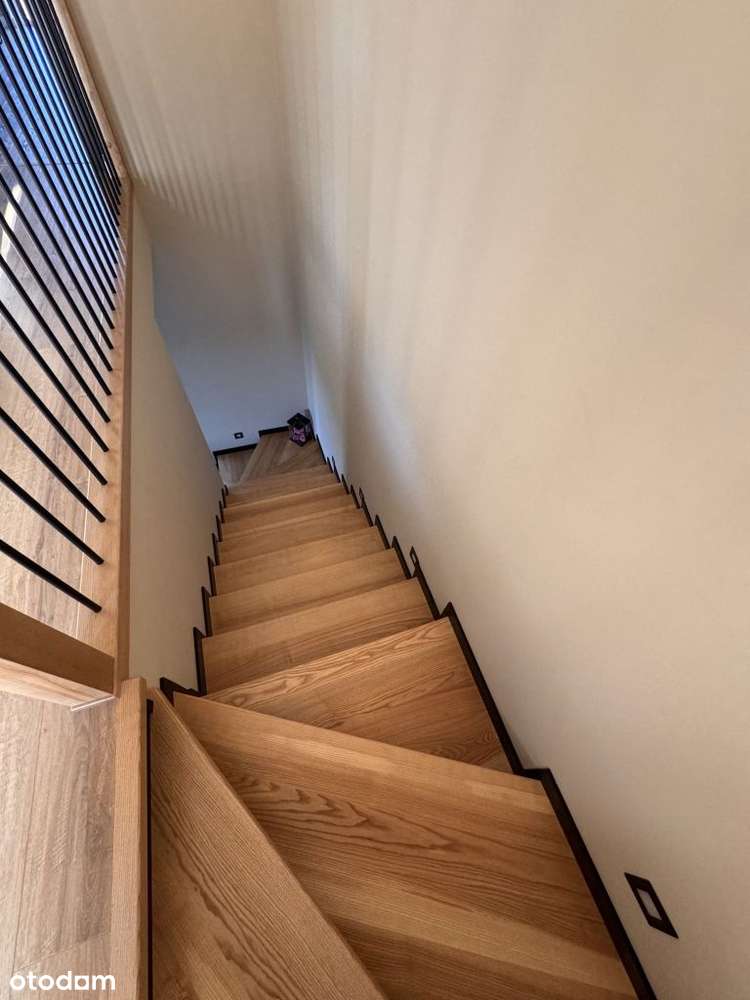 dom z pompą ciepła i panelami fotowoltaicznymi-8