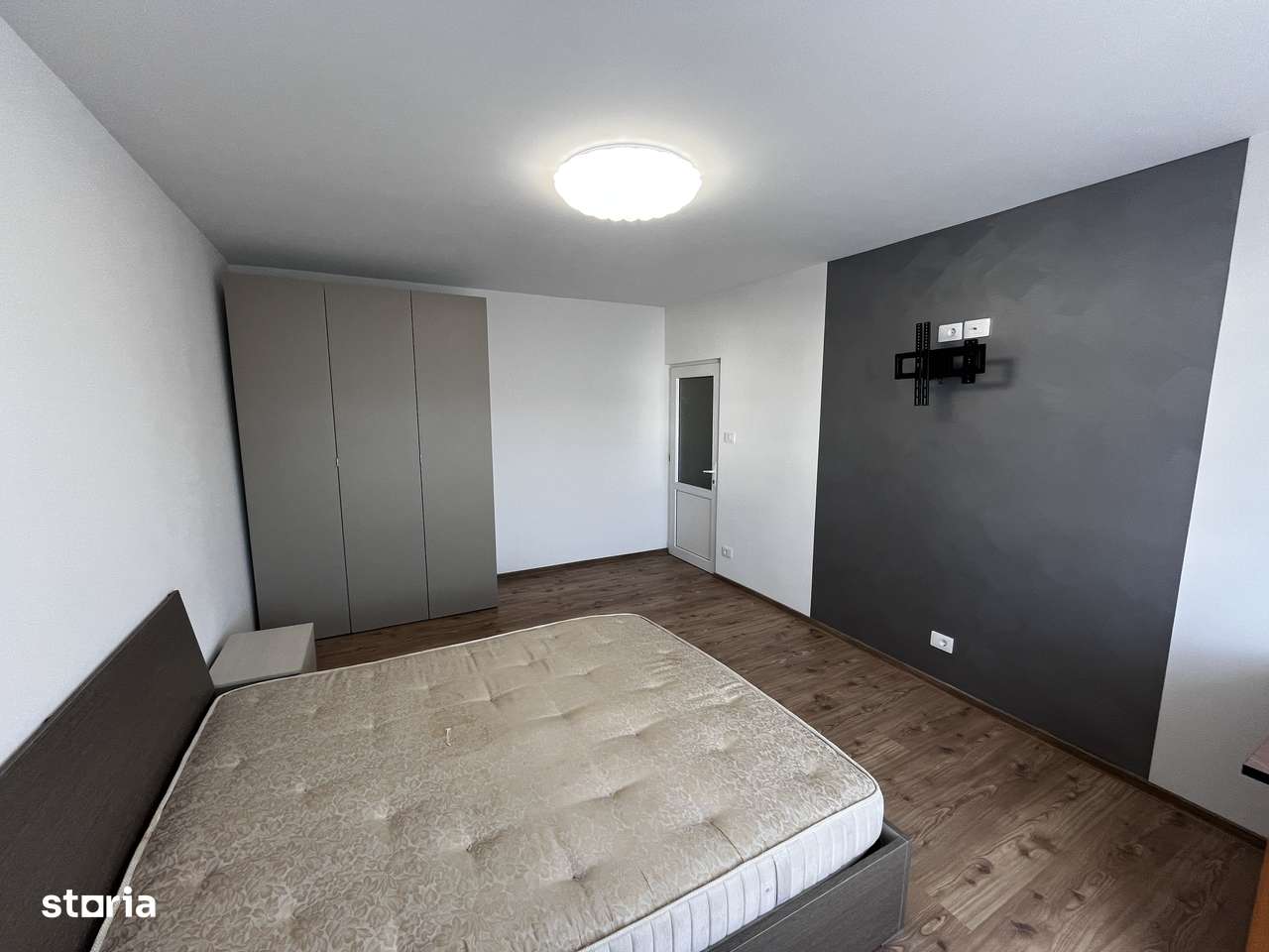 Renovat! Apartament 3 camere D, 72 mp, str. Hlincea , zona CUG-0