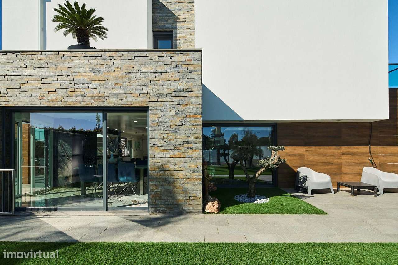 Moradia T4 com  piscina e jardim em zona privilegiada, Charneca da Cap-7