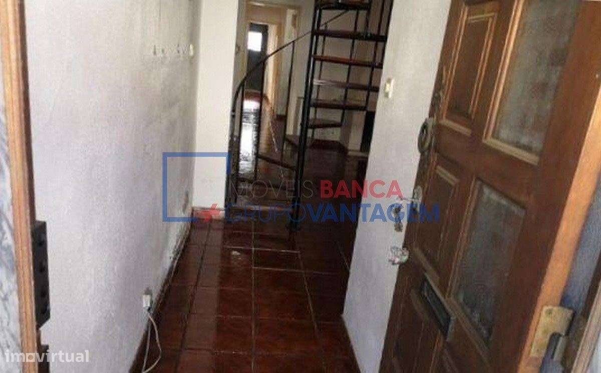 Moradia T3 em banda, 120m2, com logradouro e terraço, no centro de ... - Grande imagem: 3/16