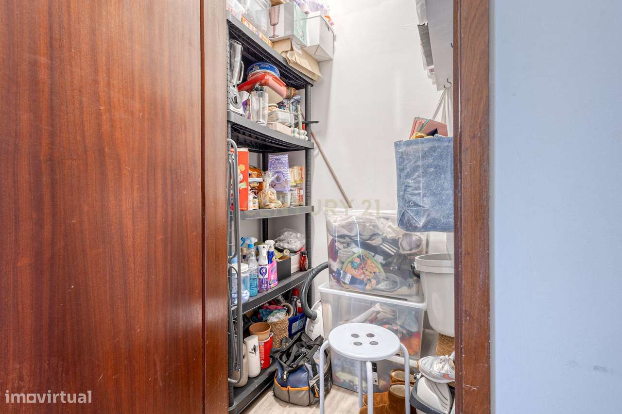 T3 com 3 varandas e Box fechada em Paredes-22