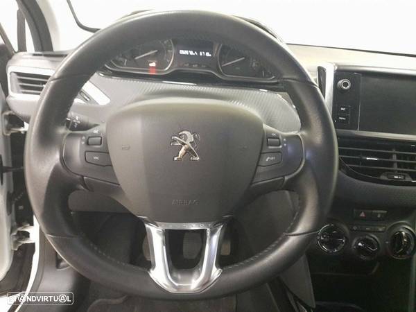 Peugeot 2008 1.2 PureTech Signature - 12