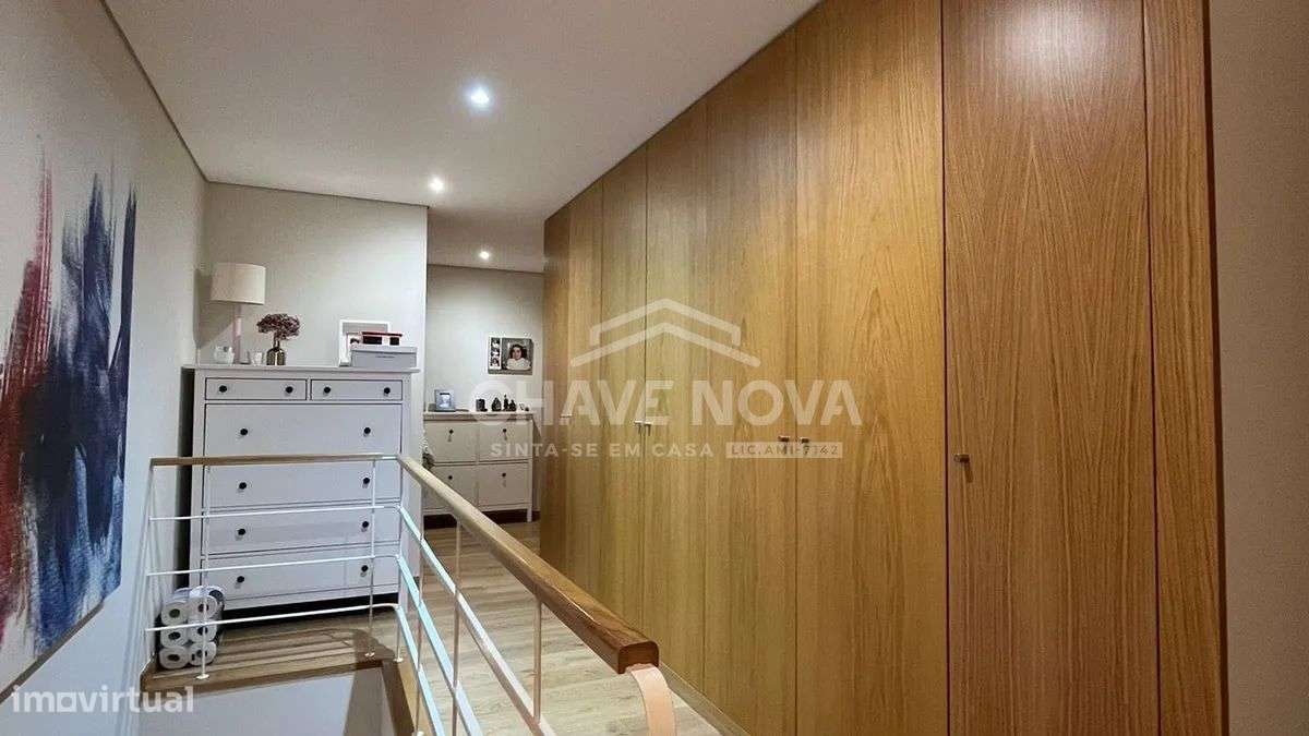 Apartamento T4 Duplex de Excelência – Paranhos-13