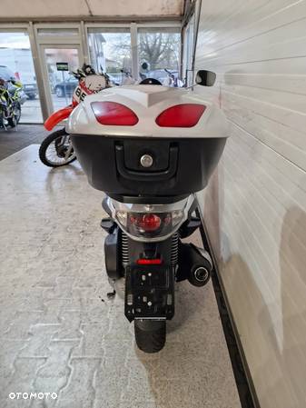 Piaggio Beverly - 8