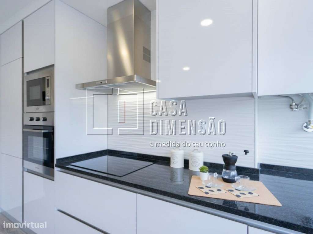 Apartamento de tipologia T3 com varandas em Benfica!! - Grande imagem: 1/32