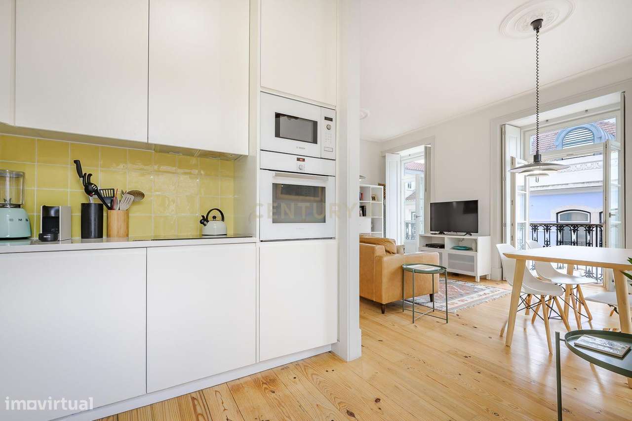 Apartamento T2 de Luxo com Varanda a Sul, Vista Rio e Prédio Totalment-7