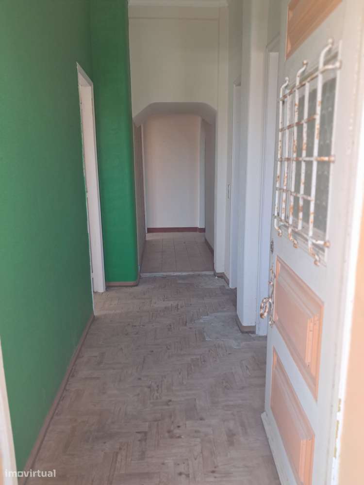 2 MORADIAS Independentes T6 e T1 com , Garagem, Jardim, Terreno ,Adega-6